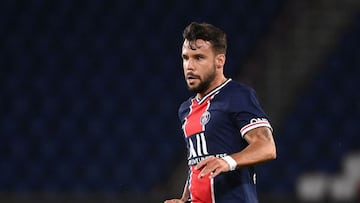 Juan Bernat durante un partido con el PSG.