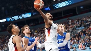 RIGA (Latvia), 12/09/2025.- Johannes Thiemann and Oscar Da Silva (L) of Germany and Miikka Muurinen (R) and Mikael Jantunen of Finland in action during the FIBA EuroBasket 2025 semi-final basketball match between Germany and Finland in Riga, Latvia, 12 September 2025. (Baloncesto, Finlandia, Alemania, Letonia) EFE/EPA/TOMS KALNINS