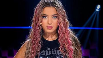 Lola Índigo aparece de madrugada en la cola de su concierto