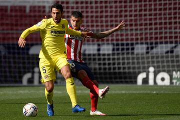 Todos los ojos estarán en el excapitán valencianista. Durante nueve largos años (2009-2020) defendió el escudo del murciélago en una trayectoria digna de una epopeya. De llegar como prometedor centrocampista, pasó a ser repudiado por la grada para finalmente 'metérsela en el bolsillo' gracias a sus grandes actuaciones y a su actitud de capitán. Su marcha de manera gratuita y las razones de la misma, su alto salario y su pésima relación con Murthy, tardará en superarse en Valencia. Hoy es titular para Emery y aunque todavía no se ha adaptado por completo las riendas del centro del campo amarillo ya son suyas.