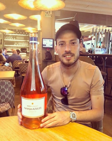 Junto a Sisi le une la amistad y adem¨¢s un negocio vin¨ªcola de la ribera del Duero. Zona que conoci¨® Sisi tras su estancia en el Real Valladolid.