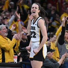 Caitlin Clark rompe el récord anotador de baloncesto femenino en la NCAA