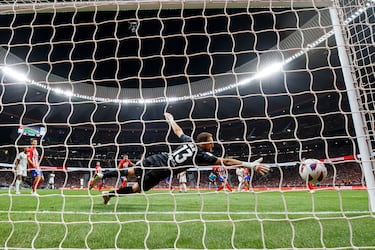 Morata vuela sobre el Madrid