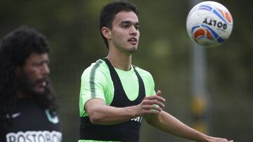 Felipe Aguilar en el entrenamiento de Atl&eacute;tico Nacional 