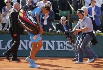 Djokovic nunca había podido ganar a Nadal en su feudo y lo consiguió en cuartos de final, al aprovechar la peor temporada del español hasta la fecha. Además, lo hizo de manera contundente (7-5, 6-3 y 6-1 en 2h:25). Se habló incluso de punto de inflexión en el torneo parisino. Nadal se fue del partido como no había hecho nunca en el torneo, ni siquiera ante Soderling en 2009. Había empezado el año con molestias y algún problema personal, pero no puso excusas.