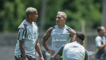 Eduardo Vargas ‘presiona’ a Gabriel Milito de esta forma: Chile está expectante