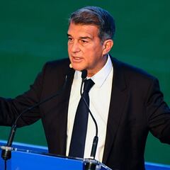 Laporta hace reír a Messi: "Haré lo que pueda para que te quedes"