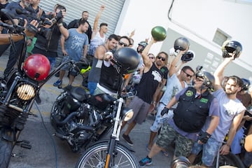 Un centenar de motoristas rindieron homenaje a Ángel Nieto.