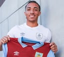 Oficial: Koleosho, al Burnley