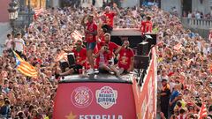 Futbolista se transforma en héroe: ¡salvó a fotógrafa de terrible accidente!