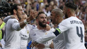 Los jugadores del Real Madrid celebran el gol de Bale.