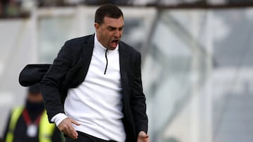 Los dilemas de Guede: aún no encuentra su formación ideal