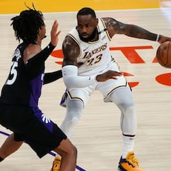 Desastre total: LeBron se resiente y los Lakers rozan el play-in