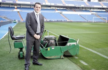 Bernabéu 'galáctico' groundsman and his high-tech control room