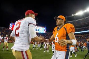 Historia de dos QBs en el 49ers-Broncos, con la cara para Blaine Gabbert y la cruz para Mark Sánchez. El primero, aunque casi por incomparecencia de rivales, se afianza como el más que probable pasador titular de San Francisco en la semana uno de la temporada regular, y Mark Sánchez, que se la habían puesto como se las ponían a Felipe II, tuvo un día desastroso que acerca a Trevor Siemian, por increíble que parezca, a ser el QB titular del actual campeón de la NFL.