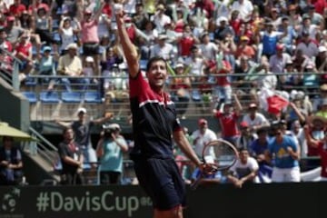 Tenis, Chile v Republica Dominicana, Copa Davis 2016.
Los jugadores de Chile Hans Podlipnik y Julio Peralta celebran el triunfo contra Republica Dominicana durante el partido del grupo I americano de Copa Davis.