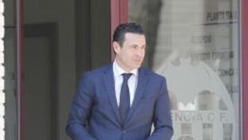 Amadeo Salvo, ayer en Paterna, saliendo de la reunión que mantuvo con Rufete.