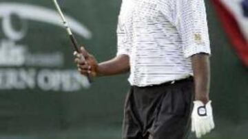 <b>SE LE ACERCA EL TIGRE.</b> El fijiano va líder, pero Woods se le acerca peligrosamente.