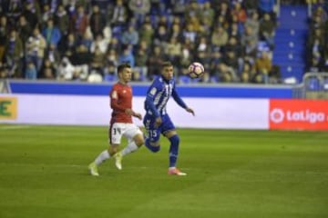 Theo tracks back against Osasuna. April 2017.