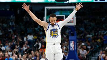 DALLAS, TEXAS - MARCH 22: Stephen Curry #30 of the Golden State Warriors reacts after a basket in the second half against the Dallas Mavericks at American Airlines Center on March 22, 2023 in Dallas, Texas. NOTE TO USER: User expressly acknowledges and agrees that, by downloading and or using this photograph, User is consenting to the terms and conditions of the Getty Images License Agreement.   Tim Heitman/Getty Images/AFP (Photo by Tim Heitman / GETTY IMAGES NORTH AMERICA / Getty Images via AFP)