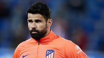 Diego Costa, durante le calentamiento previo al partido contra el Alavés.