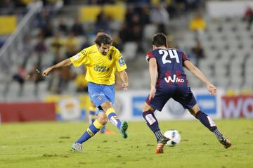 40 años y 326 días. El flaco destacó sobre todo en el Deportivo de La Coruña pero quiso retirarse en el club de su tierra, la UD Las Palmas.