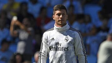 Jovic, en un calentamiento con el Real Madrid.