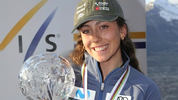 Audrey Pascual posa con su trofeo.