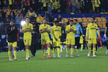 Los jugadores del Villarreal tras terminar el encuentro.