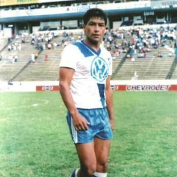 15 futbolistas chilenos vistieron la camiseta del cuadro mexicano: Andrés Oroz, Carlos Poblete, Claudio Núñez, Cristian Montecinos, Edgardo Fuentes, Eduardo Arancibia, Francisco Arrué, Gustavo Moscoso, Joel Soto, Jorge Aravena (en la foto), Luis Ignacio Quinteros, Nelson Sanhueza, Oscar Rojas, Rodrigo Ruiz, Isaac Díaz.