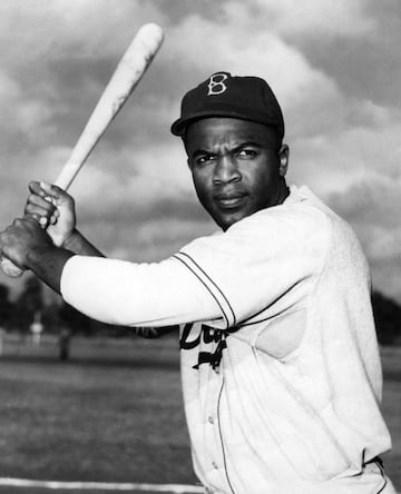 Primer jugador de raza negra en las Grandes Ligas. Campeón en una ocasión de la Serie Mundial con los Brooklyn Dodgers.