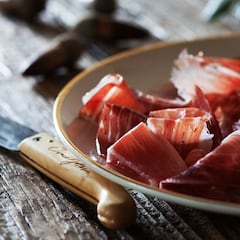 Prueba el jamón Cinco Jotas por primera vez y su reacción lo dice todo