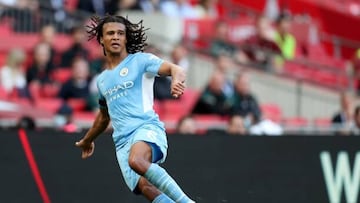 Nathan Aké, en un partido con el Manchester City.
