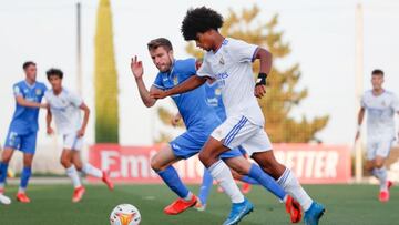 Una jugada del amistoso Real Madrid Castilla-Fuenlabrada.