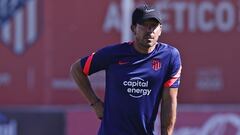 Simeone dirige el entrenamiento del Atl&eacute;tico.