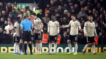 El United, acusado por increpar al árbitro contra el Liverpool
