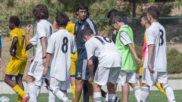 Raúl debutó como entrenador con un Minialcorconazo