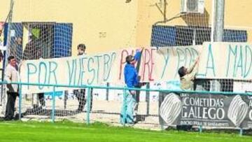 <b>EL DÍA DEL PADRE Y DE LA AFICIÓN. </b>La federación de peñas colgó esta pancarta ayer en Getafe.