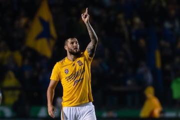 Después de tanto buscarlo, Gignac ganó su segundo campeonato de goleo en México en el Apertura 2018. El ariete francés compitió muy de cerca con Julio Furch pero al final se impuso tras anotar 14 goles.