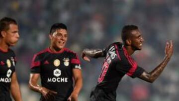 El brasileño Talisca celebra su tercer gol.