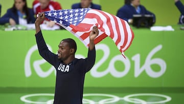 2016 Rio Olympics - Basketball - Final - Men&#039;s Victory Ceremony - Carioca Arena 1 - Rio de Janeiro, Brazil - 21/8/2016. Kevin Durant (USA) of the USA celebrates. REUTERS/Dylan Martinez FOR EDITORIAL USE ONLY. NOT FOR SALE FOR MARKETING OR ADVERTISING CAMPAIGNS.  