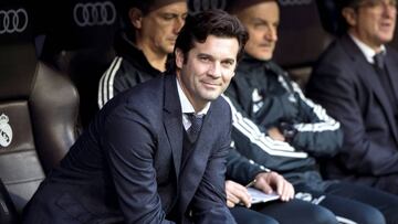 GRAF2911. MADRID, 06/12/2018.- El entrenador argentino del Real Madrid Santiago Solari al inicio del partido de vuelta de dieciseisavos de la Copa del Rey que el Real Madrid y la UD Melilla disputan esta tarde en el estadio Santiago Bernab&eacute;u en Mad