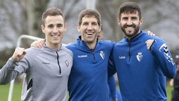 El meta &Aacute;lvarez, que debut&oacute; en Copa como rojillo, Brasanac y Navas, felices tras un entrenamiento. 