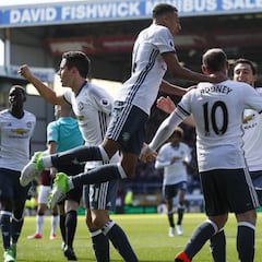 El Manchester United gana al Burnley y cree en la Champions