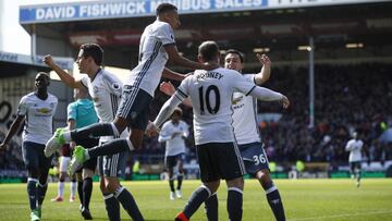 Manchester United gana y aún cree en llegar a la Champions