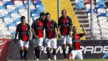 Los futbolistas &aacute;rabes celebran el triunfo. 