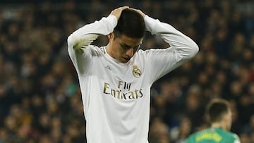 James Rodríguez, jugador del Real Madrid, se lamenta en un momento del Real Madrid-Real Sociedad de cuartos de final de la Copa del Rey.