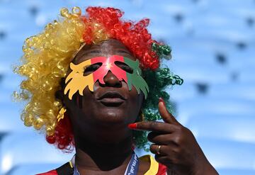 Los aficionados de la selección africana están siendo unos de los más animados y coloridos de todo en el Mundial en la grada. Hoy han llenado de color el Al Janoub Stadium en el duelo frente a Serbia.