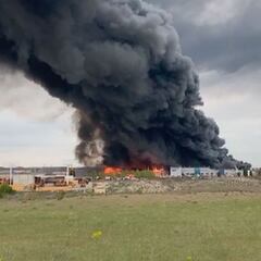 Espectacular incendio en un polígono industrial de Seseña