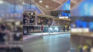 U2 sorprende tocando en las calles de Las Vegas